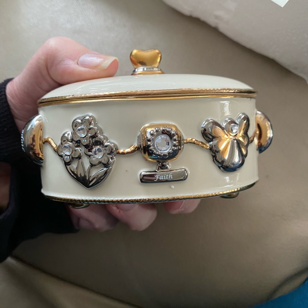 Bradford Exchange Daughter in Law music box